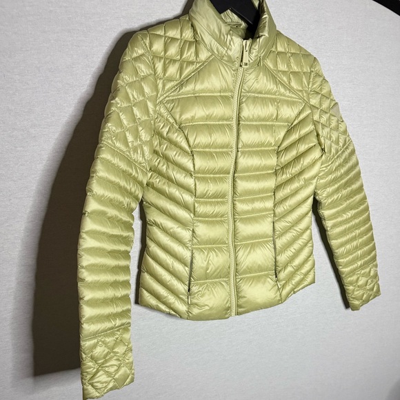 (NEW) GUESS Green Down Filled Quilted Puffer Jacket with Hidden Zippered Hood - Picture 5 of 11